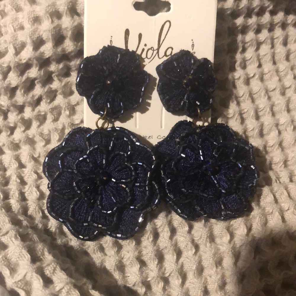 Viola navy flowers new